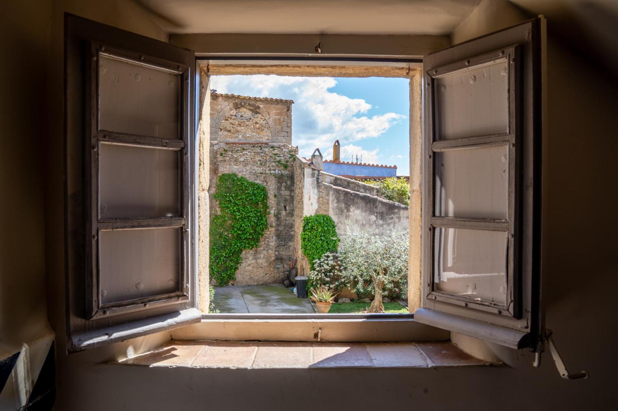 Deco - Casa Castell De Peratallada Exteriér fotografie