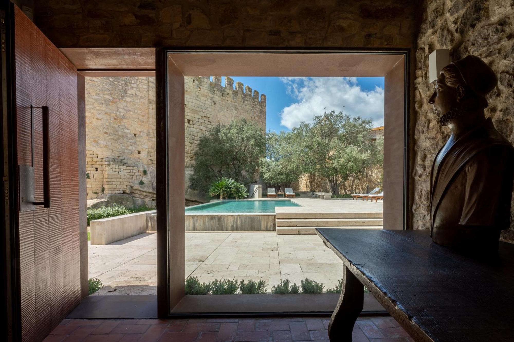 Deco - Casa Castell De Peratallada Exteriér fotografie