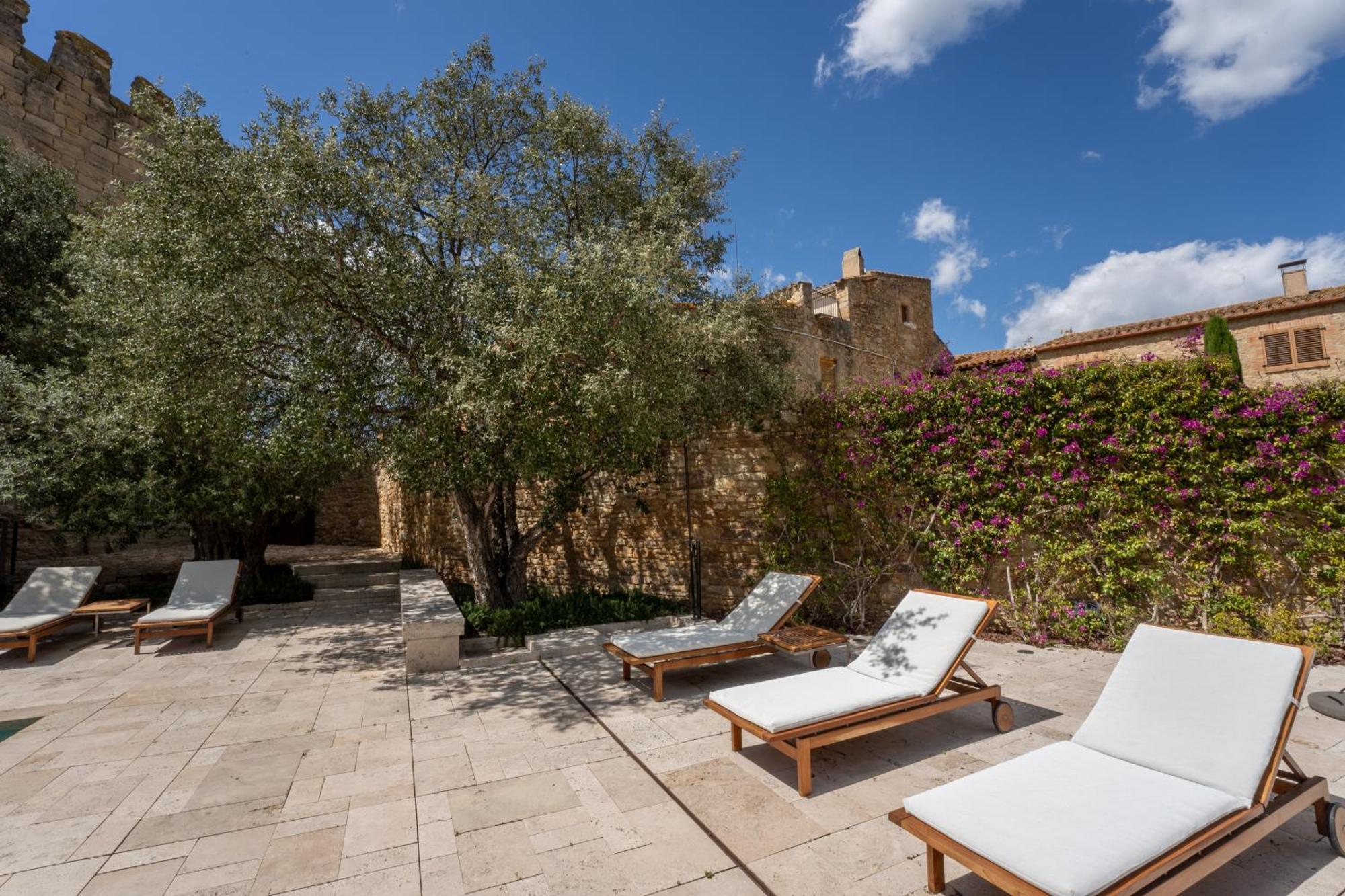 Deco - Casa Castell De Peratallada Exteriér fotografie